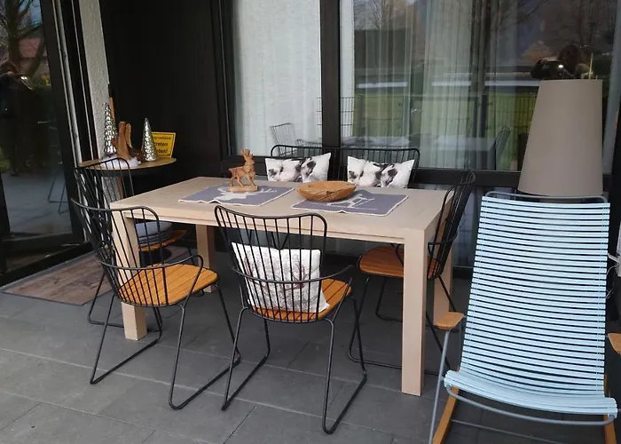 Maurers Schlierseetraum 1 Hochwertige Erdgeschosswohnung Mit Allen Raffinessen Erfreut Sich Auch Urlauber Idealerweise Fuer Paar Mit Kindern Geeignet Und Vierbeiner Dank Des Tollen Zauns Auf Der Terrasse Stylisch Und Edel Von Der Ausstattung Mit 64 Q