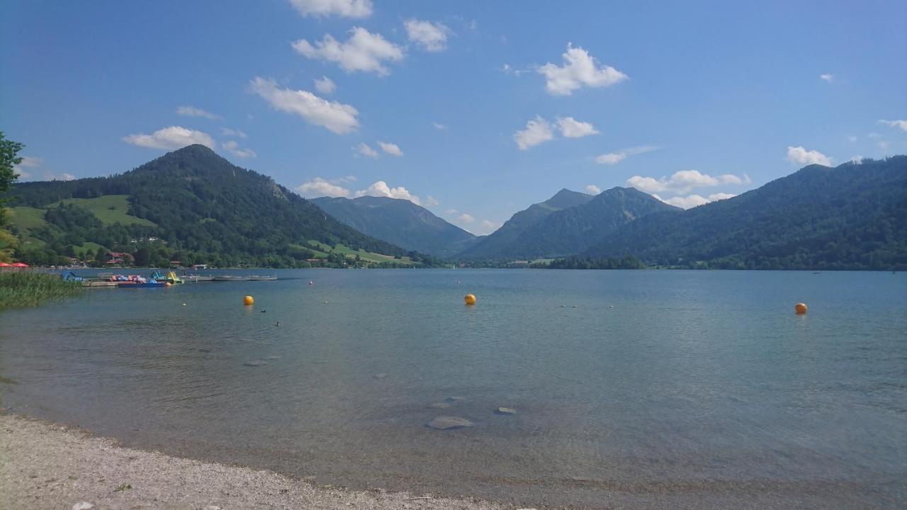 Apartment Maurers Schlierseetraum 1 Hochwertige Erdgeschosswohnung Mit Allen Raffinessen Erfreut Sich Auch Urlauber Idealerweise Für Paar Mit Kindern Geeignet Und Vierbeiner Dank Des Tollen Zauns Auf Der Terrasse Stylisch Und Edel Von Der Ausstattung Mit 64 Qm Schliersee