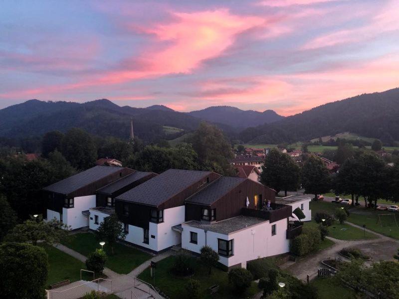 Apartment Maurers Schlierseetraum 1 Hochwertige Erdgeschosswohnung Mit Allen Raffinessen Erfreut Sich Auch Urlauber Idealerweise Für Paar Mit Kindern Geeignet Und Vierbeiner Dank Des Tollen Zauns Auf Der Terrasse Stylisch Und Edel Von Der Ausstattung Mit 64 Qm