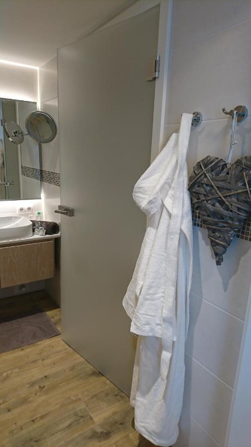 Apartment Maurers Schlierseetraum 1 Hochwertige Erdgeschosswohnung Mit Allen Raffinessen Erfreut Sich Auch Urlauber Idealerweise Für Paar Mit Kindern Geeignet Und Vierbeiner Dank Des Tollen Zauns Auf Der Terrasse Stylisch Und Edel Von Der Ausstattung Mit 64 Qm