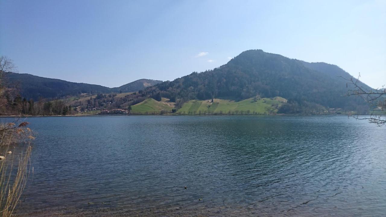 Apartment Maurers Schlierseetraum 1 Hochwertige Erdgeschosswohnung Mit Allen Raffinessen Erfreut Sich Auch Urlauber Idealerweise Für Paar Mit Kindern Geeignet Und Vierbeiner Dank Des Tollen Zauns Auf Der Terrasse Stylisch Und Edel Von Der Ausstattung Mit 64 Qm Schliersee