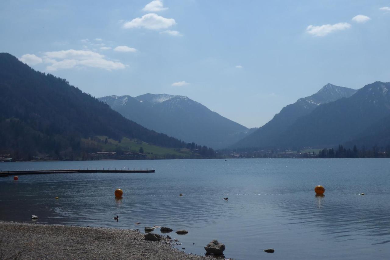 Maurers Schlierseetraum 1 Hochwertige Erdgeschosswohnung Mit Allen Raffinessen Erfreut Sich Auch Urlauber Idealerweise Für Paar Mit Kindern Geeignet Und Vierbeiner Dank Des Tollen Zauns Auf Der Terrasse Stylisch Und Edel Von Der Ausstattung Mit 64 Qm Schliersee
