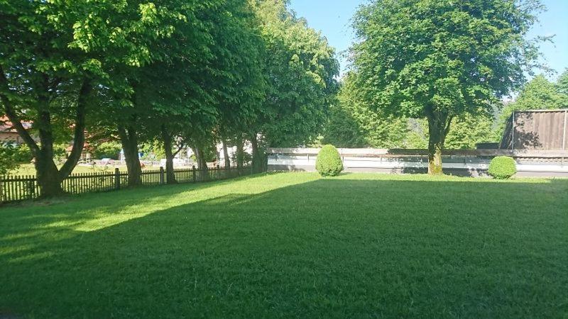 Maurers Schlierseetraum 1 Hochwertige Erdgeschosswohnung Mit Allen Raffinessen Erfreut Sich Auch Urlauber Idealerweise Für Paar Mit Kindern Geeignet Und Vierbeiner Dank Des Tollen Zauns Auf Der Terrasse Stylisch Und Edel Von Der Ausstattung Mit 64 Qm Apartment Schliersee