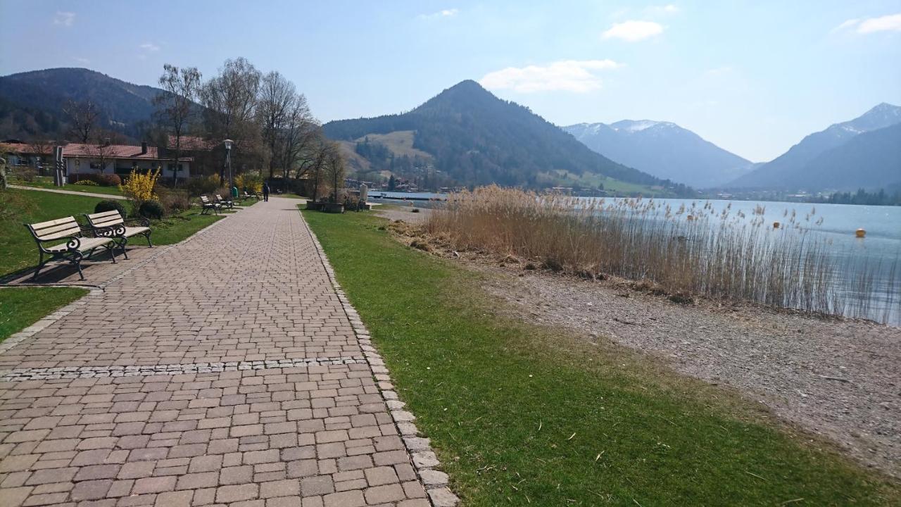 Maurers Schlierseetraum 1 Hochwertige Erdgeschosswohnung Mit Allen Raffinessen Erfreut Sich Auch Urlauber Idealerweise Für Paar Mit Kindern Geeignet Und Vierbeiner Dank Des Tollen Zauns Auf Der Terrasse Stylisch Und Edel Von Der Ausstattung Mit 64 Qm Apartment Schliersee